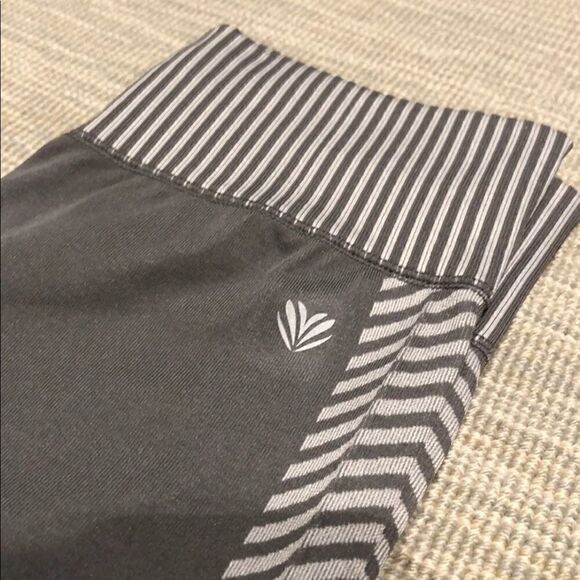 Forever21 Gray Seamless Leggings - Picture 2 of 3